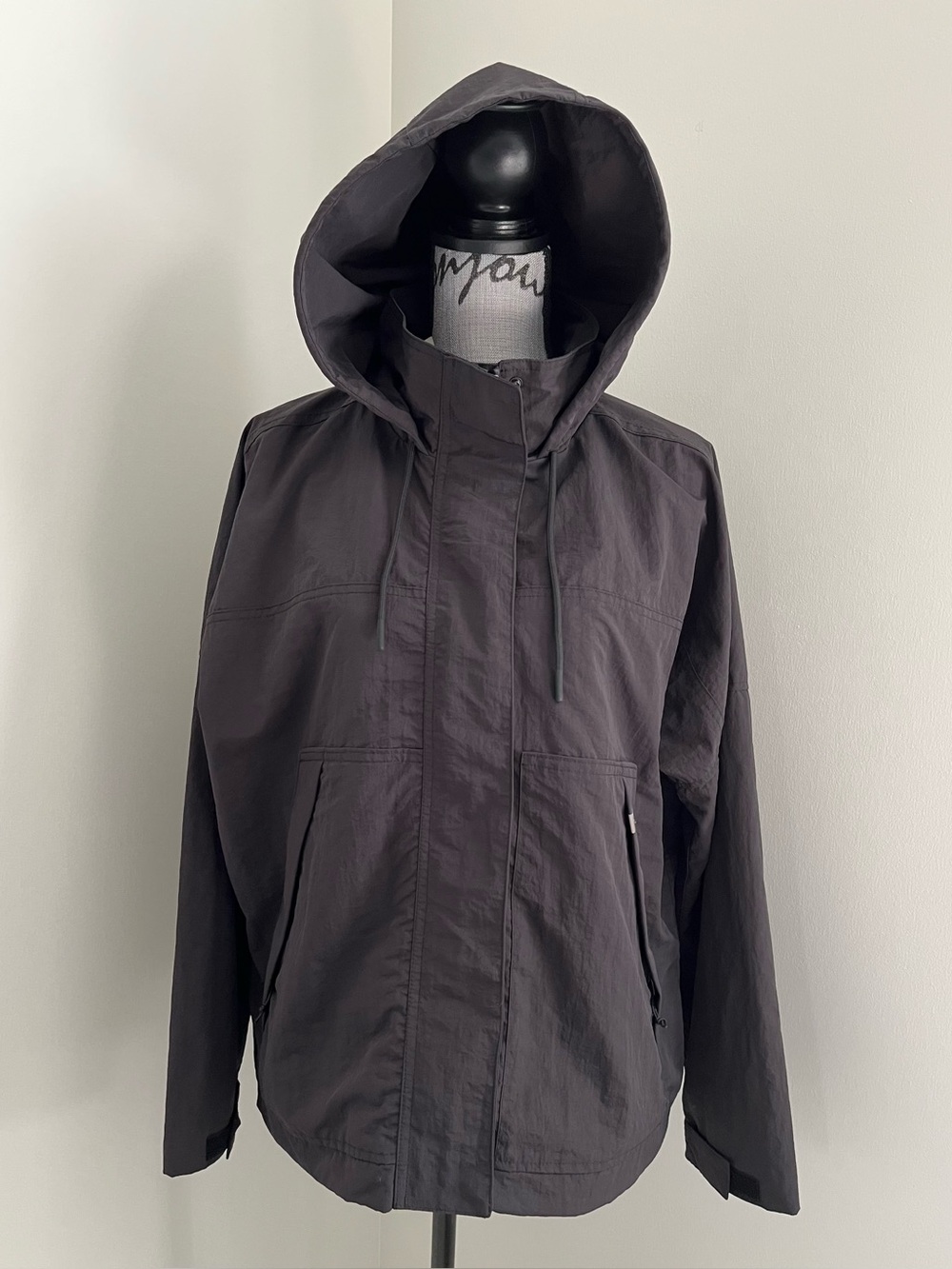 BNWT liv outdoors black hooded wind resistant jacket size M